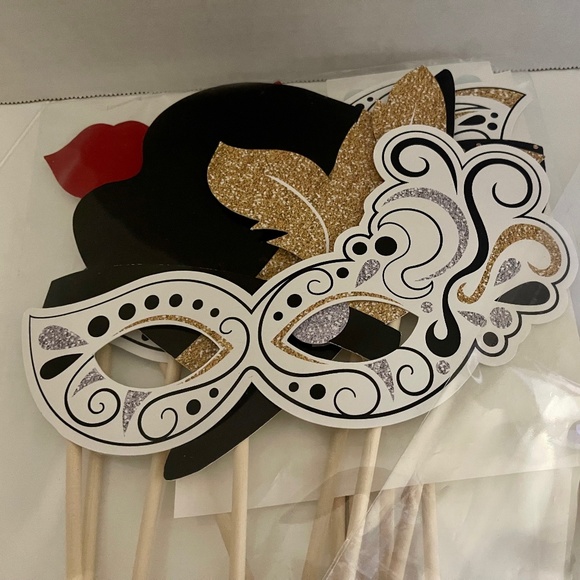 Masquerade - Photo Booth Props - Picture 4 of 4